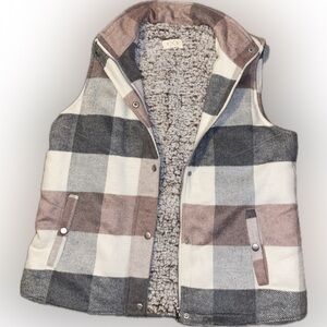 NWOT Francesca’s Plaid Vest with Sherpa Lining, M